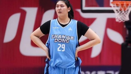 张子宇签约山东高速女篮是巨大失误，侯冰并不是知人善任的好教练
